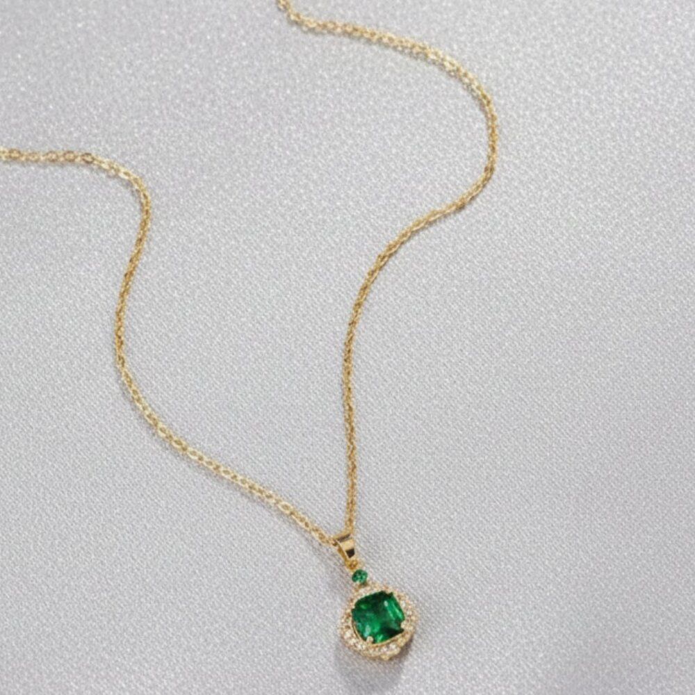 2 Carat Simulated Emerald CZ Gold Tone Pendant Necklace NWOT - Picture 9 of 9